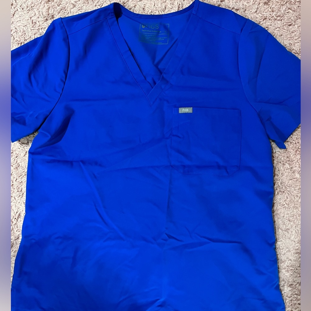 Figs scrub top